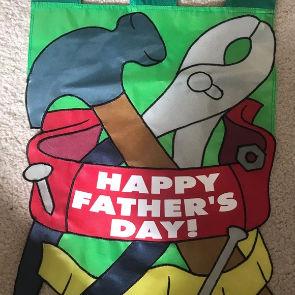 13 new or like new garden flags, various styles and holidays - Picture 13 of 13